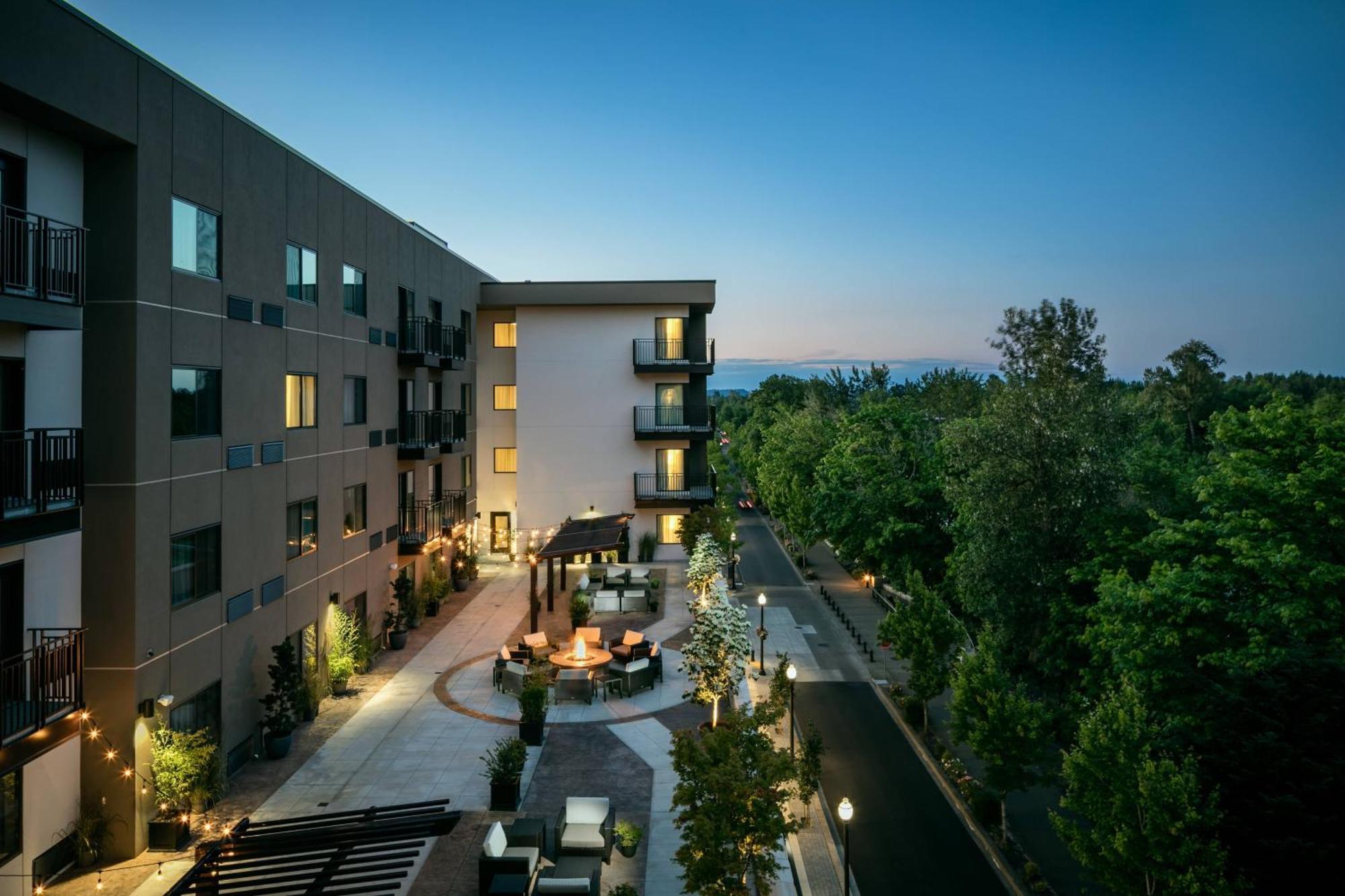 Courtyard By Marriott קורבליס מראה חיצוני תמונה