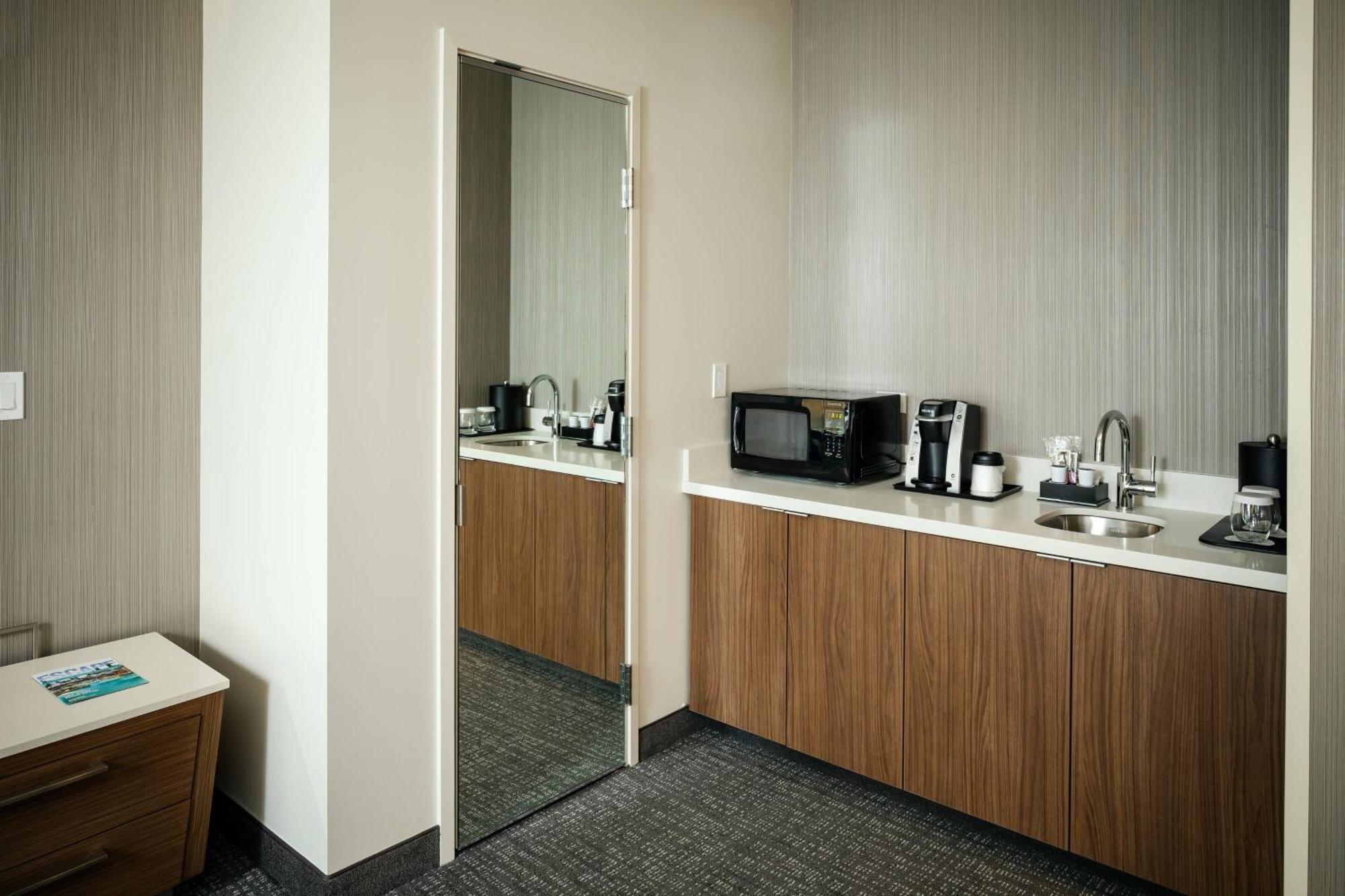 Courtyard By Marriott קורבליס מראה חיצוני תמונה