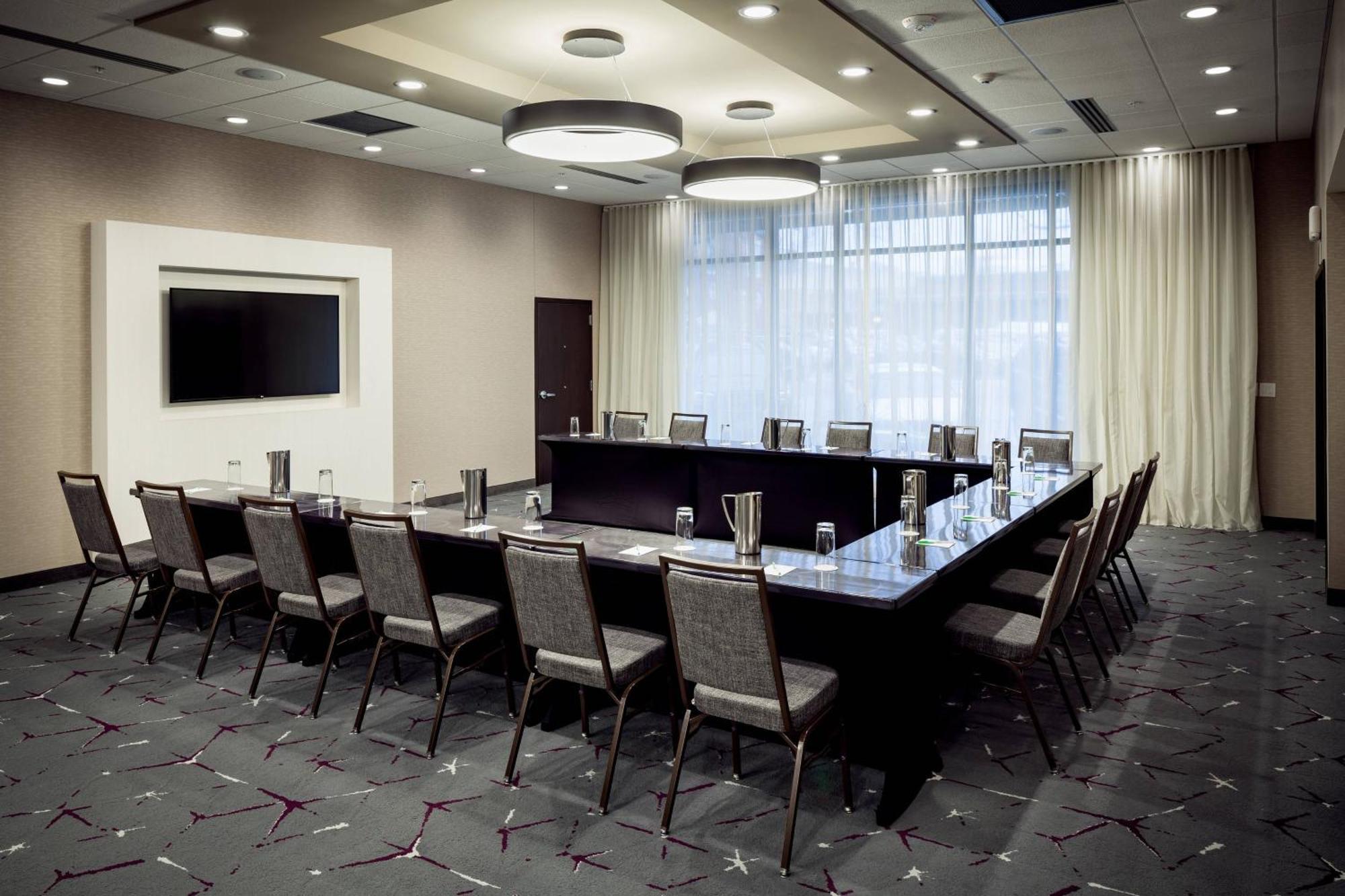 Courtyard By Marriott קורבליס מראה חיצוני תמונה