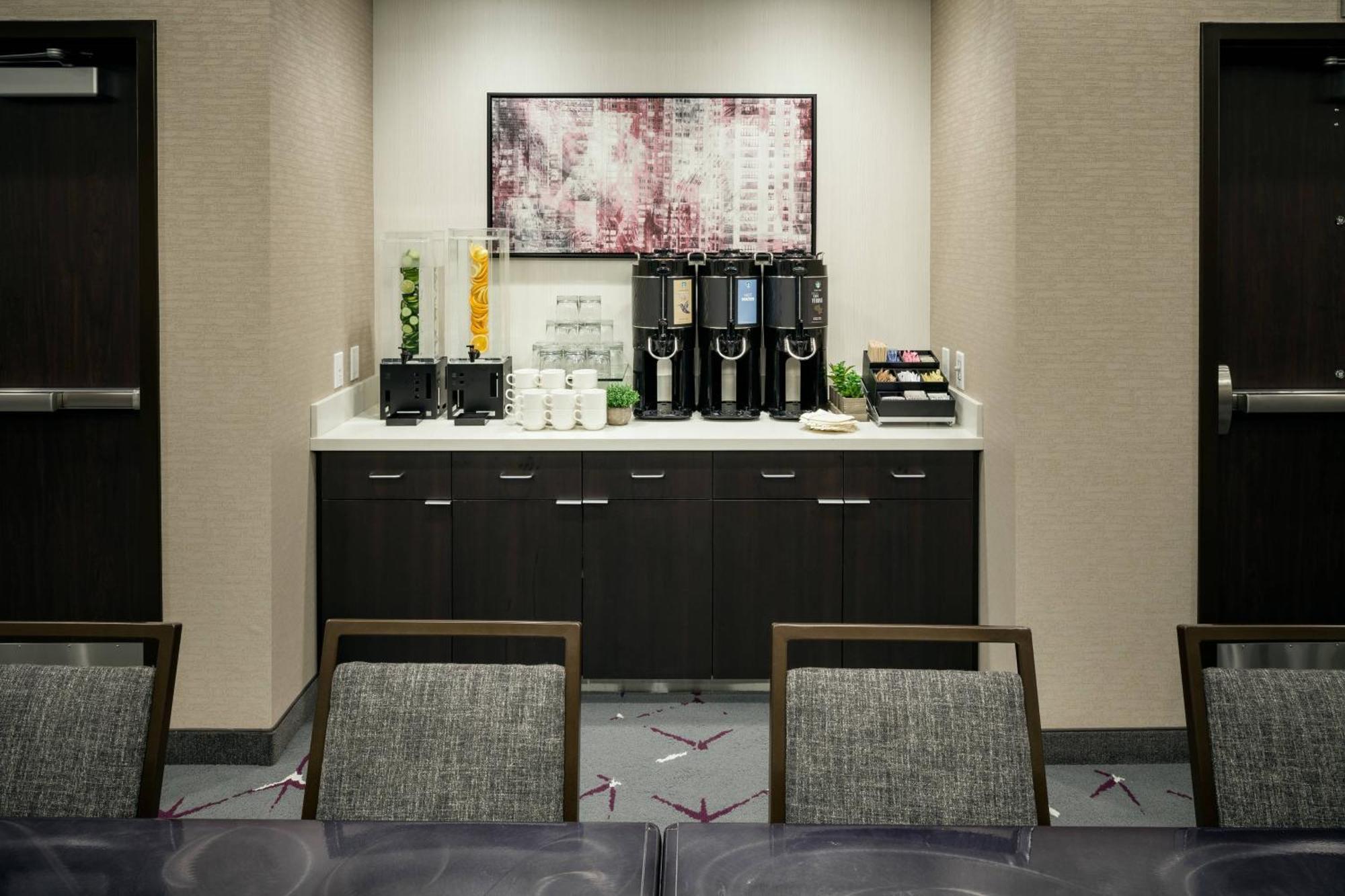 Courtyard By Marriott קורבליס מראה חיצוני תמונה