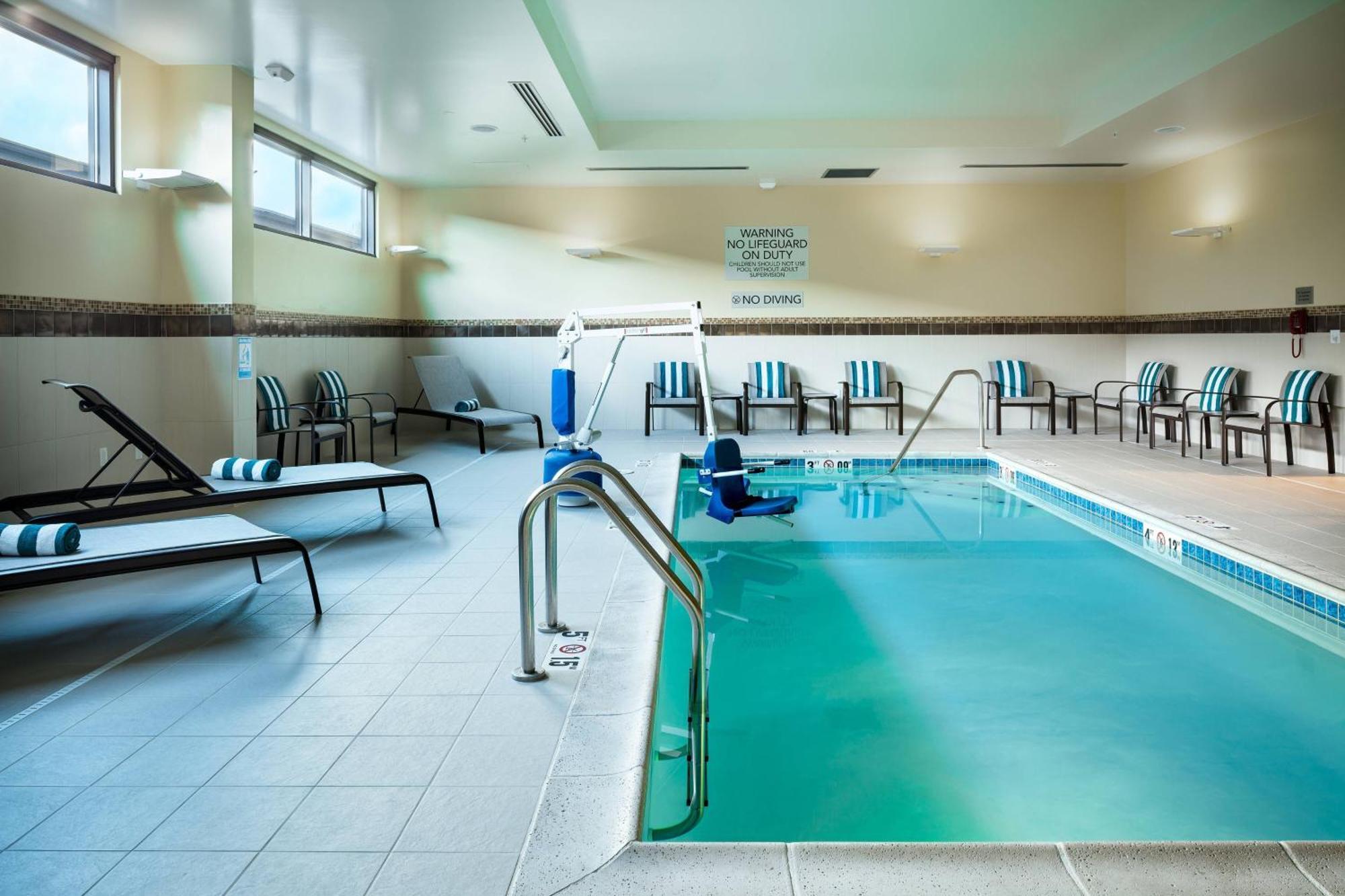 Courtyard By Marriott קורבליס מראה חיצוני תמונה