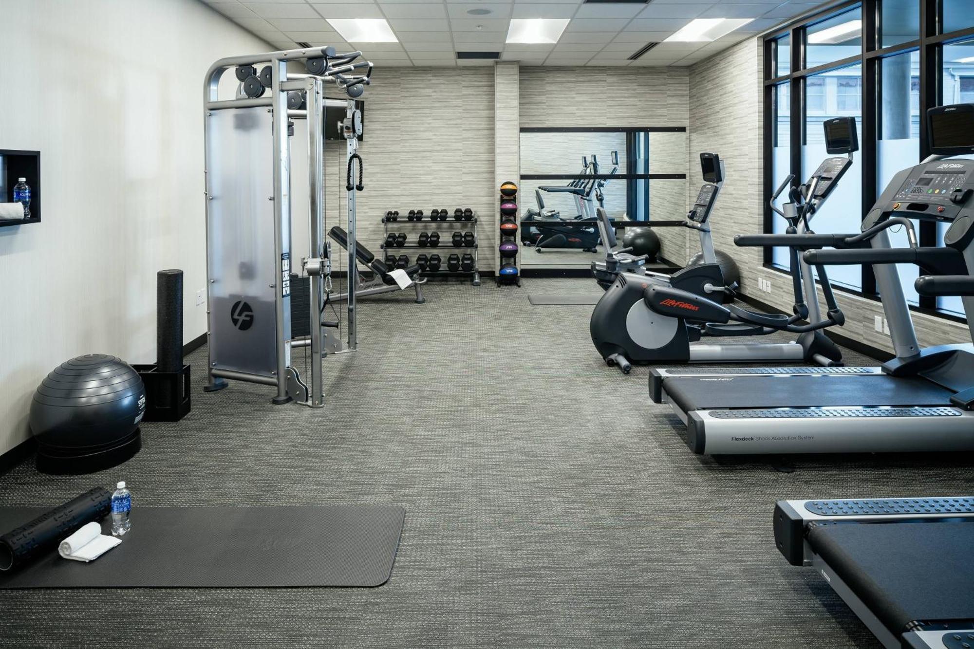Courtyard By Marriott קורבליס מראה חיצוני תמונה