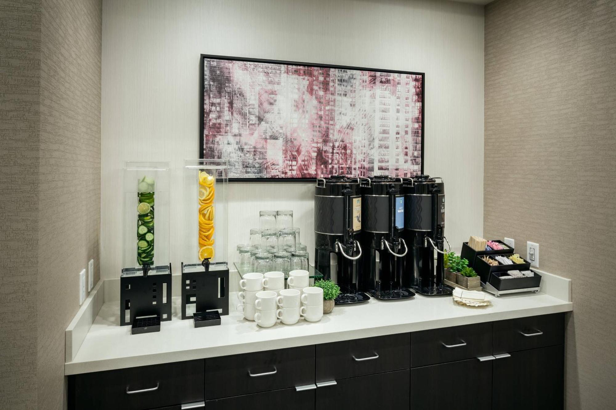 Courtyard By Marriott קורבליס מראה חיצוני תמונה