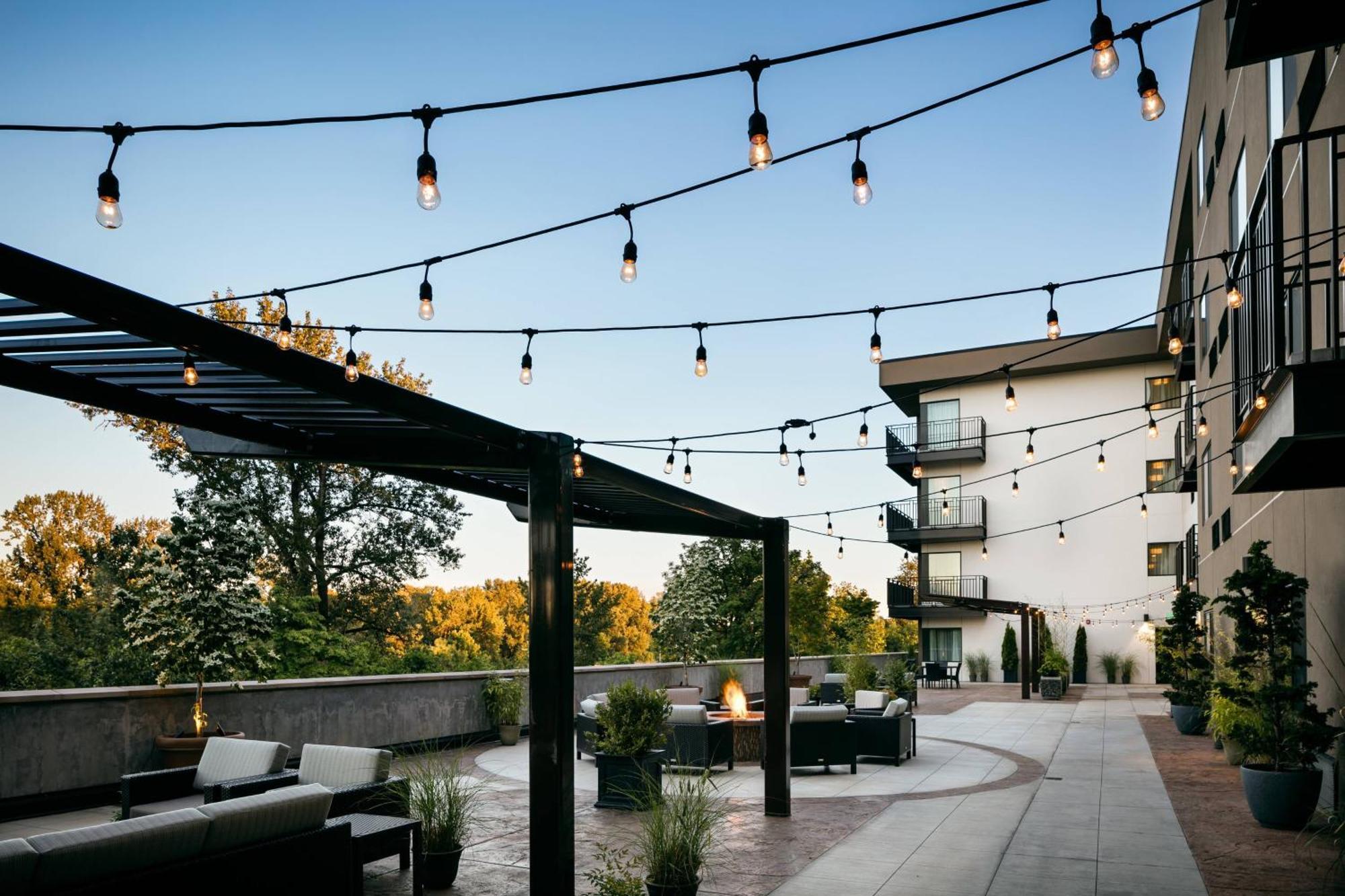 Courtyard By Marriott קורבליס מראה חיצוני תמונה