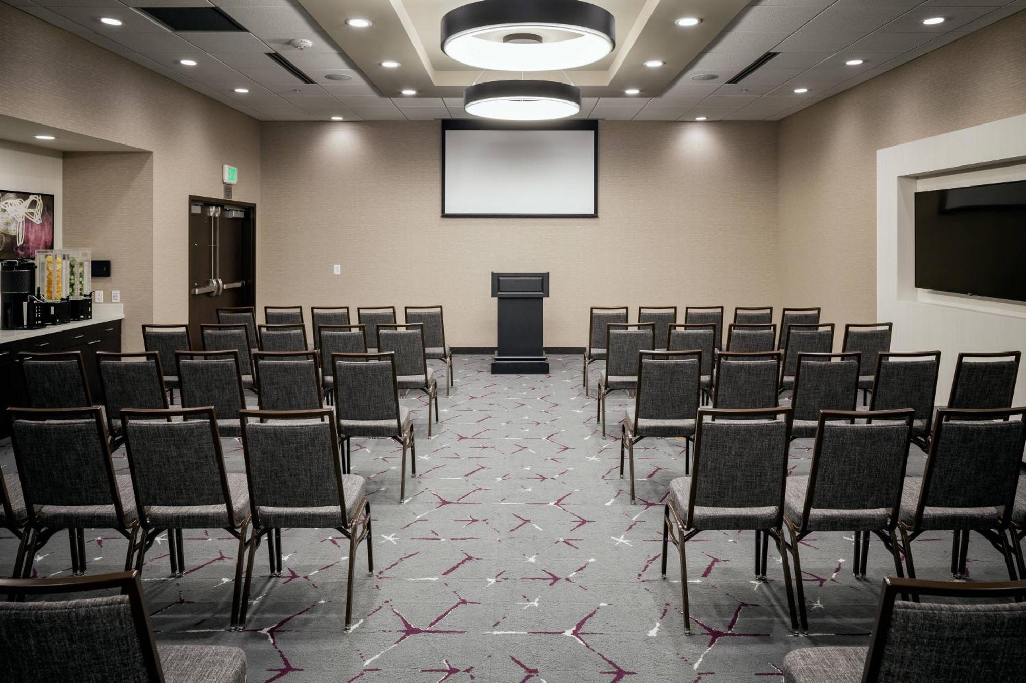 Courtyard By Marriott קורבליס מראה חיצוני תמונה