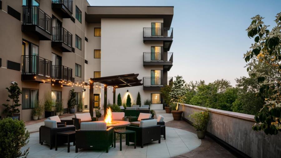 Courtyard By Marriott קורבליס מראה חיצוני תמונה